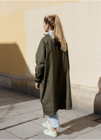 Urban cycling poncho with sleeves - Maium Amsterdam