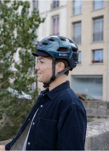 Lightweight, ventilated urban bike helmet with LED - CAIRN