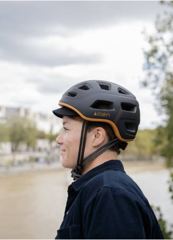 Lightweight, ventilated urban bike helmet with LED - CAIRN