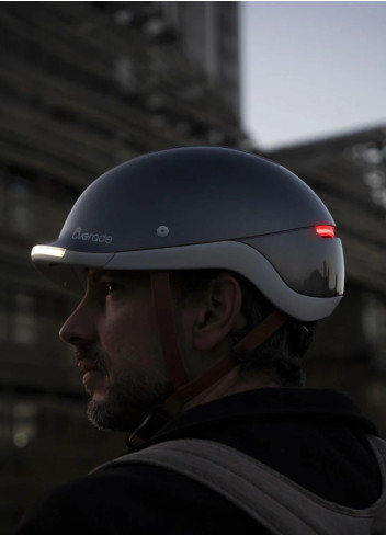 Illuminated bike helmet with blinkers - Overade