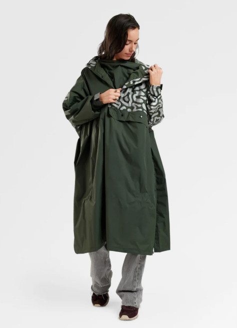 Romea Reflective Rain Poncho - Urban Circus