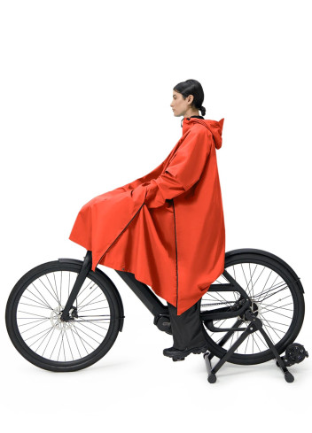 Urban cycling poncho with sleeves - Maium Amsterdam