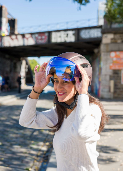 Helmet with visor, LEDs, and winter kit - Elvish