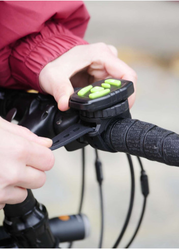 Fluorescent vest with LED indicators - Coolride