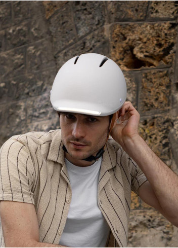 Illuminated bike helmet with blinkers - Overade