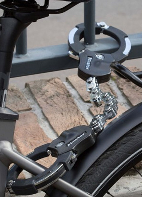 Handcuff-Style Lock with 9-Link Chain - Master Lock
