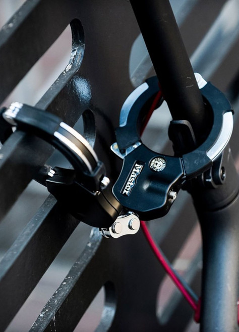 Handcuff-Style Lock with 2-Link Chain - Master Lock