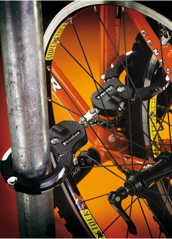 Handcuff-Style Lock with 2-Link Chain - Master Lock