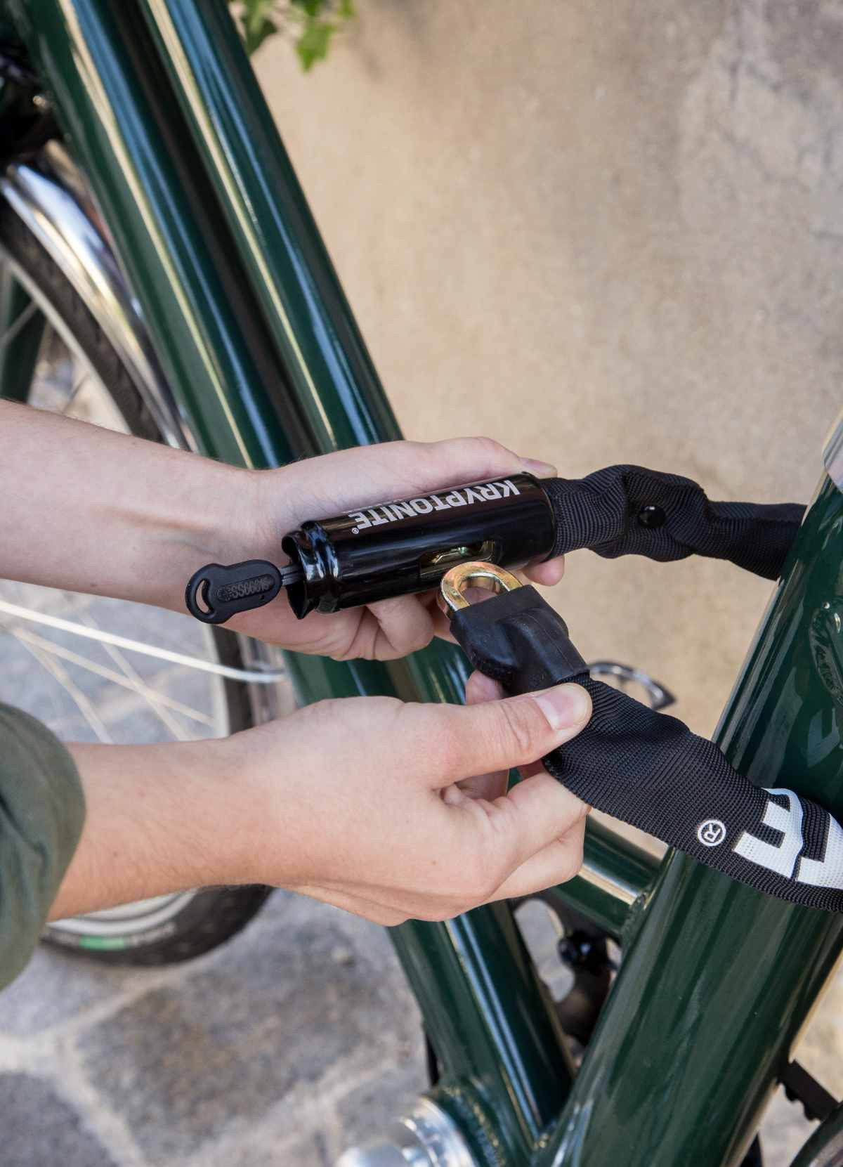 Cadenas vélo noir antivol à clé pas cher 