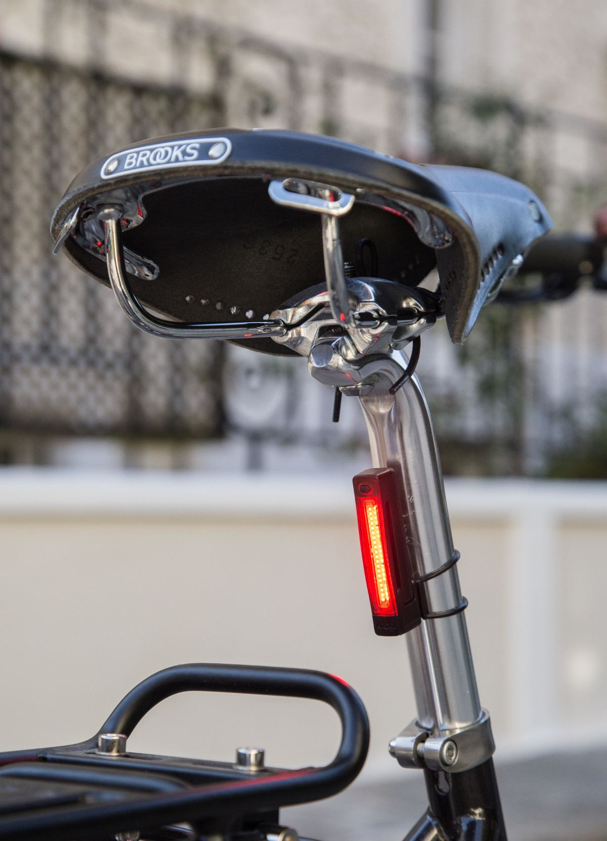 Knog Plus USB LED-Fahrradvorderlicht mit hoher Leuchtkraft und