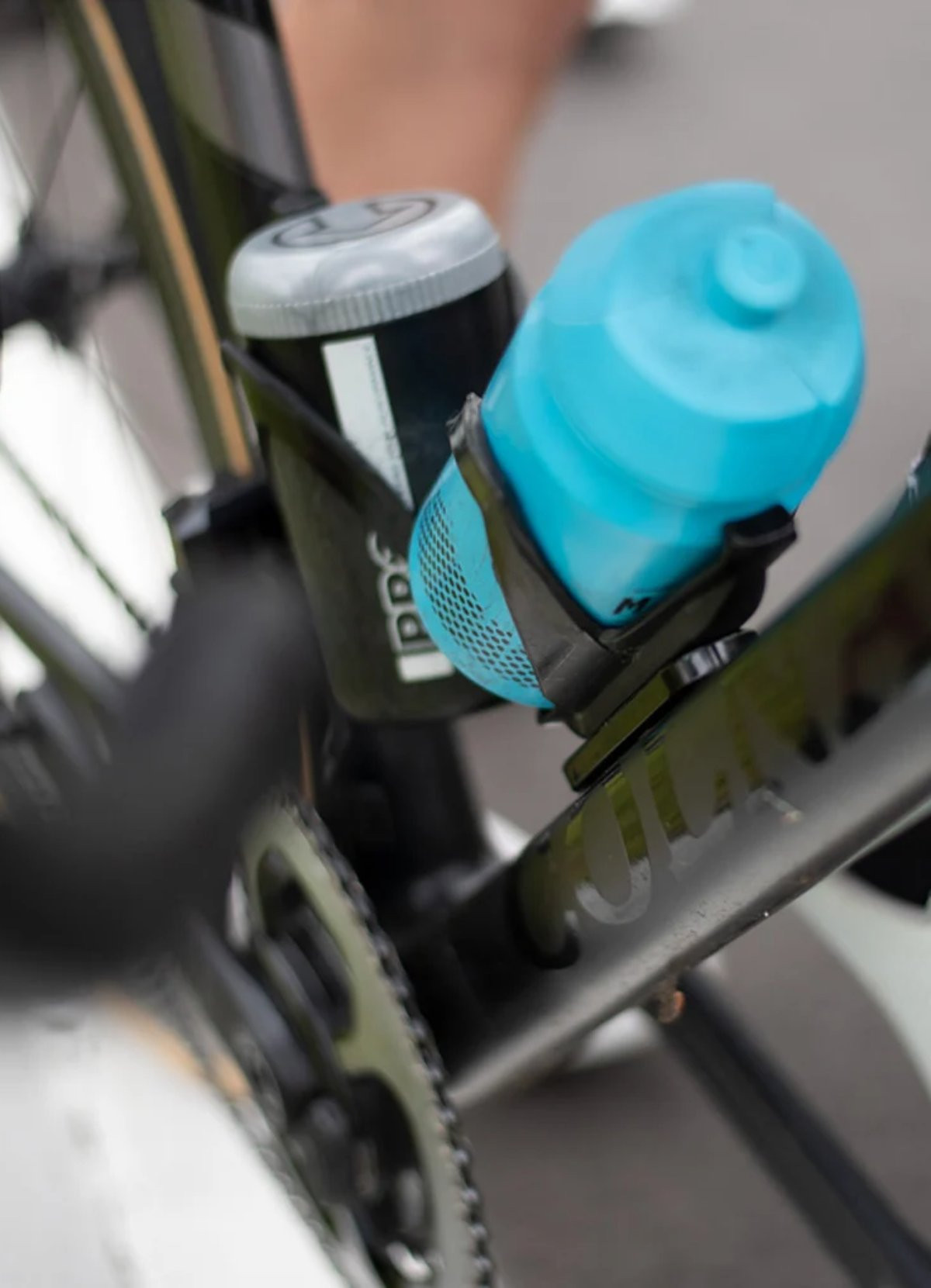 Traceur GPS vélo intégré dans la potence du guidon